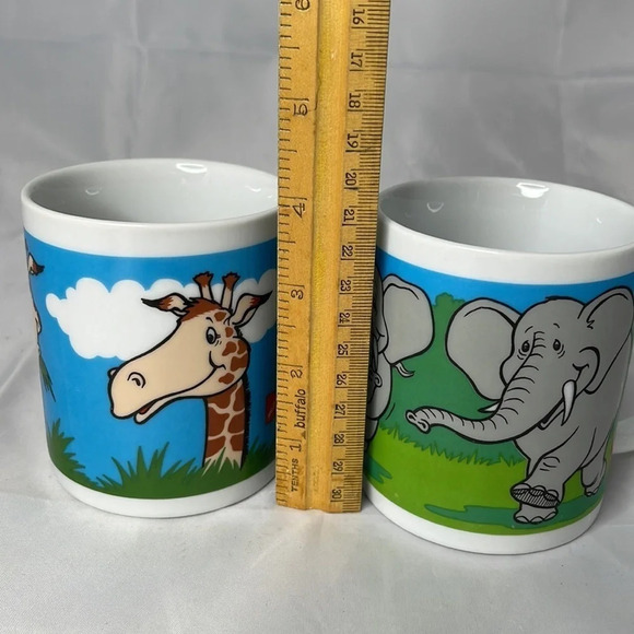 VINTAGE Kmart Animal Coffee Mugs Giraffe Elephant Set of 2 White Graphic 8oz - Picture 5 of 7
